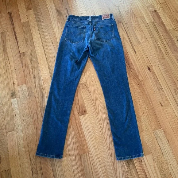 Levi’s Mid Rise size 8 - Picture 2 of 7